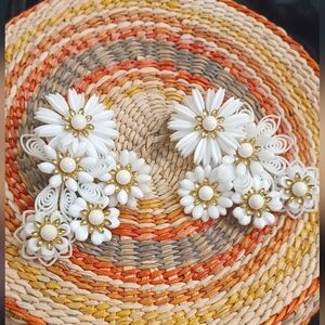 Vintage Beau Jewels Large White Daisy Floral Clip-on Earrings